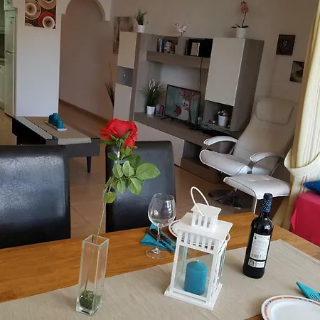 Jacaranda Close To The Beach, Sea-view, Pool, Wifi, Sat-tv Appartamento *